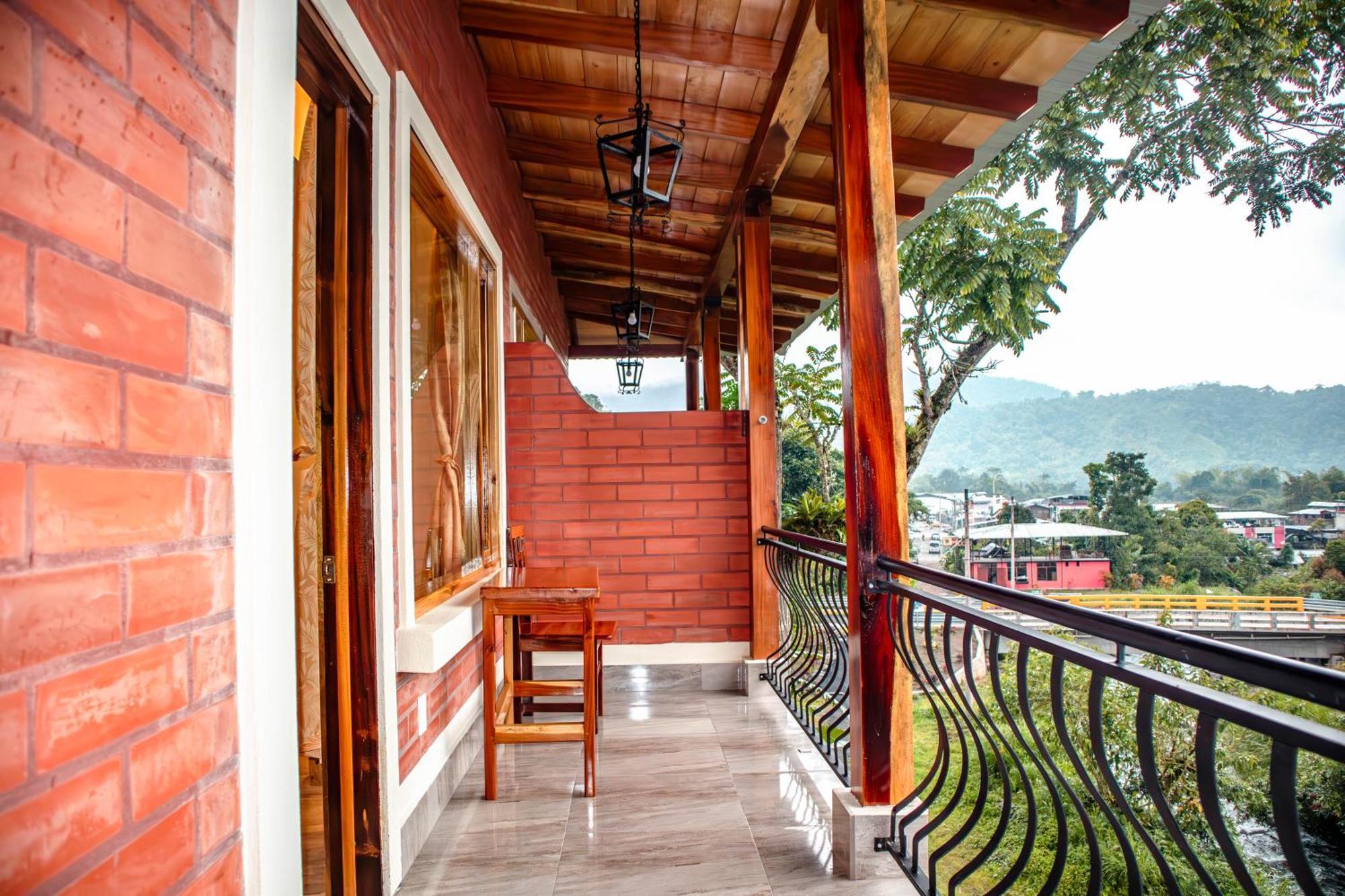 Hostel La Casa De Cecilia Mindo Exterior foto
